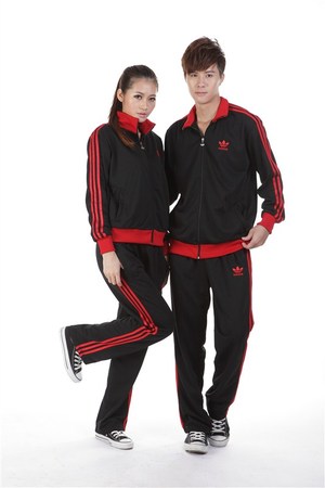 survetement adidas noir et rouge homme
