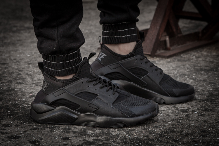 nike air huarache run ultra triple black