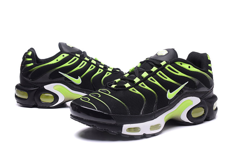 tn requin noir et jaune