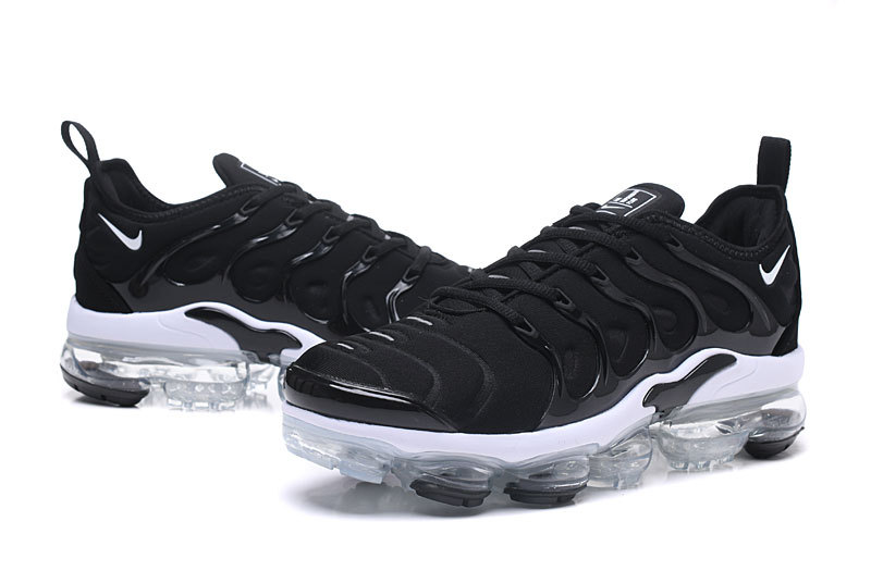 nike tn vapormax black and white