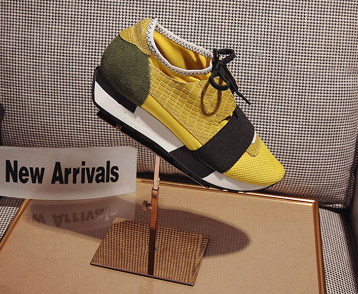 balenciaga runners gold